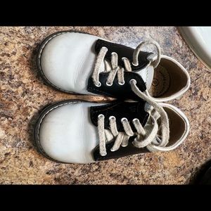 Footmate Saddle Shoe—black/white